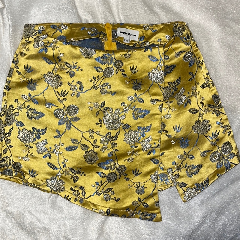 Superdown silk stitched skort